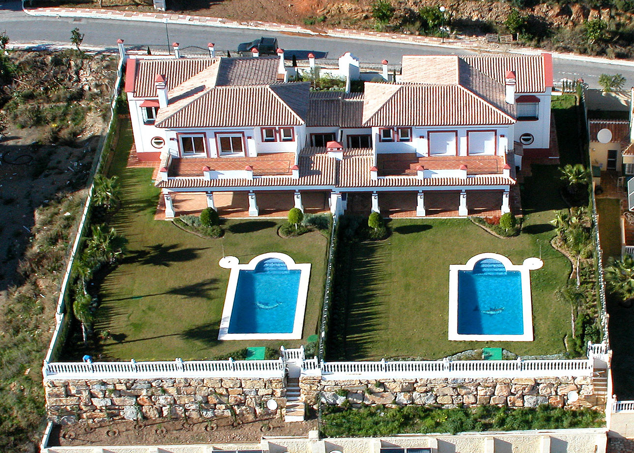 Luxury Villa in Mijas. Luxury Villas 17 - 18 • Grupoloen